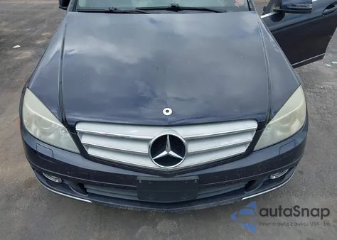 2010 Mercedes-Benz C 300 Luxury 4Matic/Sport 4Matic z USA, uszkodzony, nr VIN WDDGF8BB9AF473104